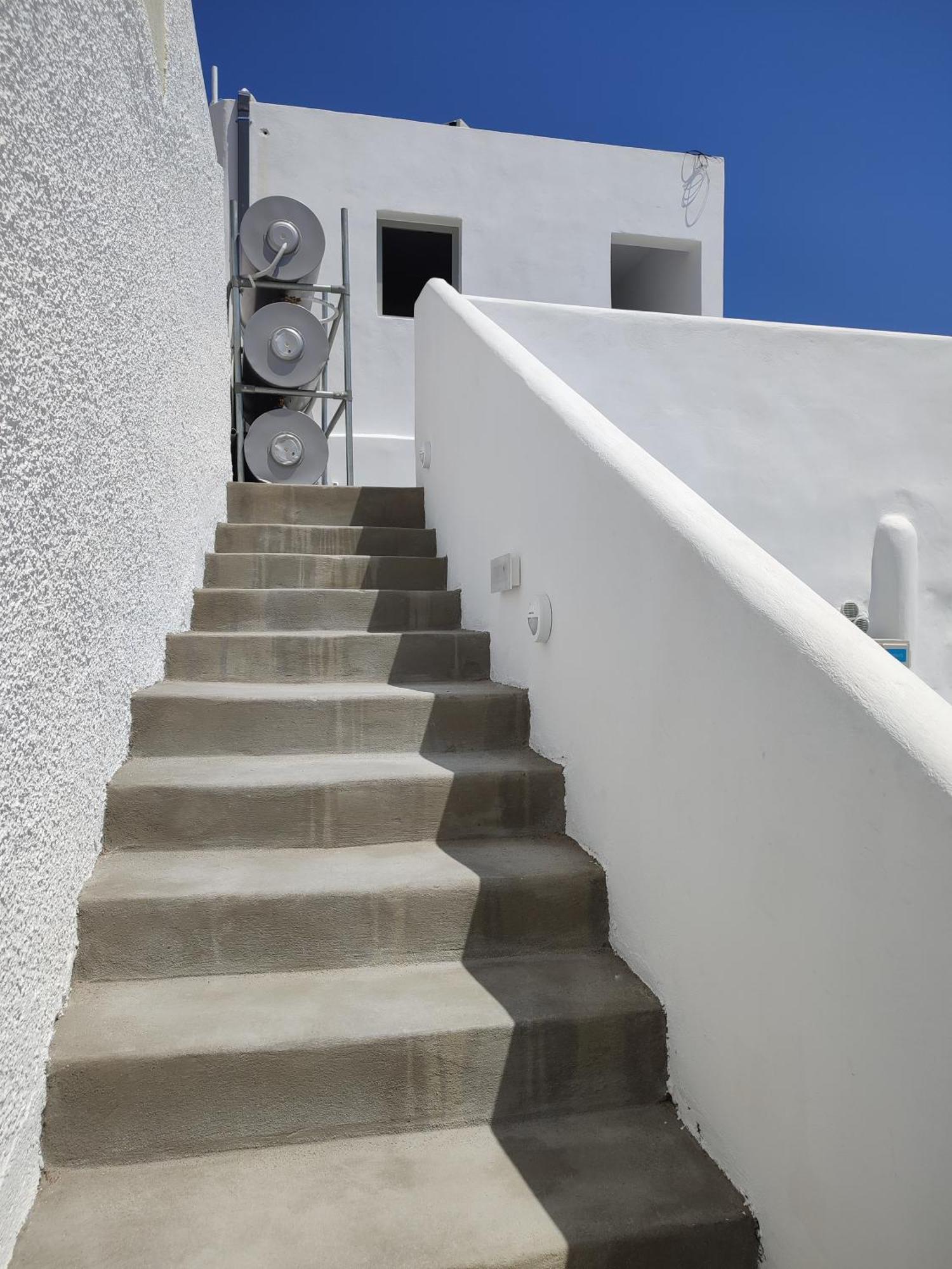 Central Santorini Serenity Rooms Fira  Exterior foto
