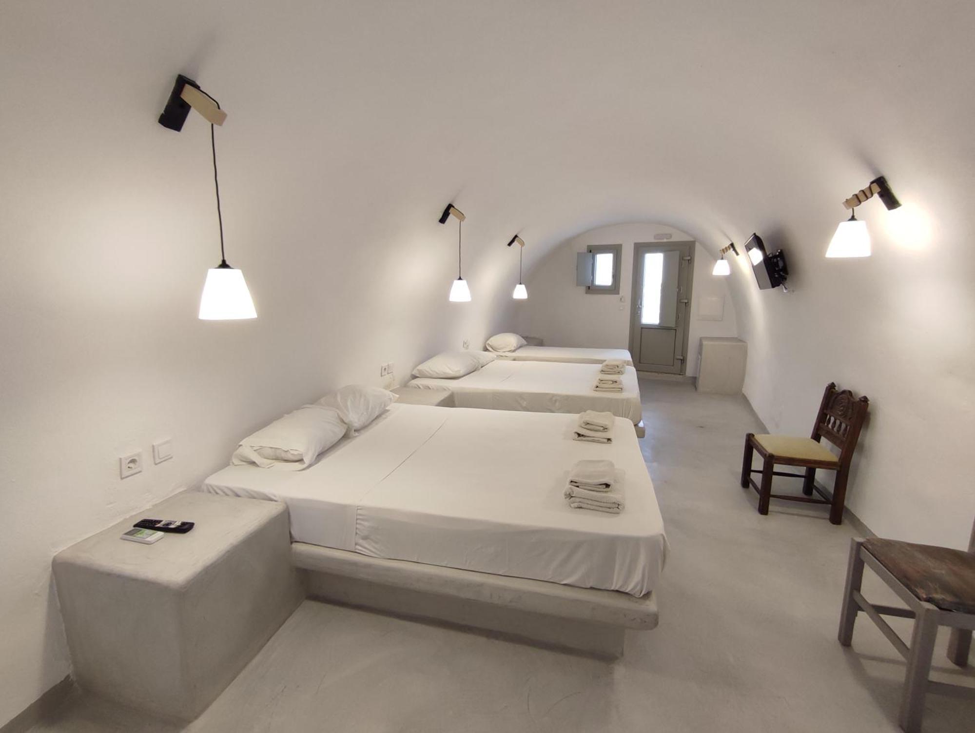 Central Santorini Serenity Rooms Fira  Exterior foto