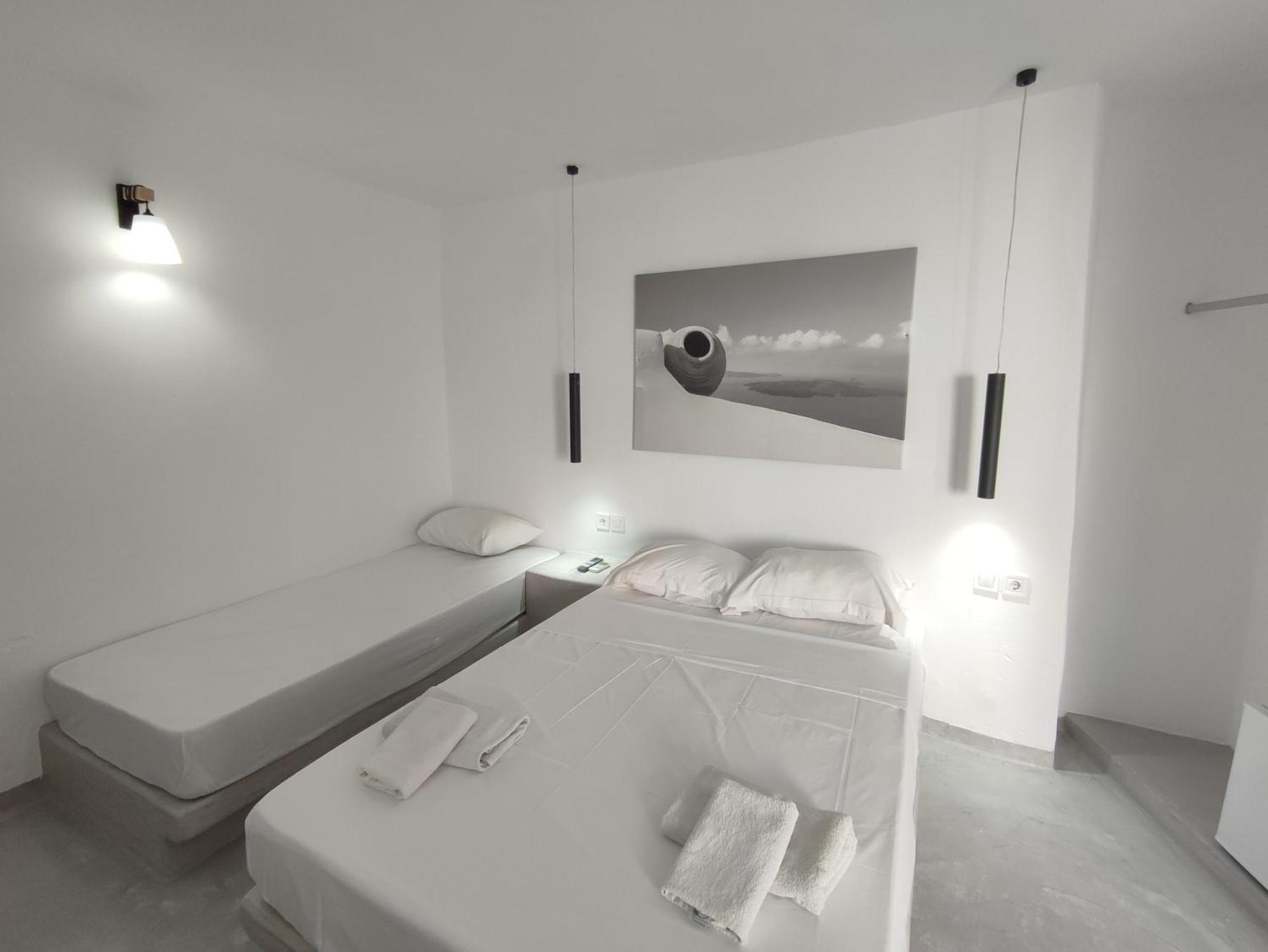 Central Santorini Serenity Rooms Fira  Exterior foto