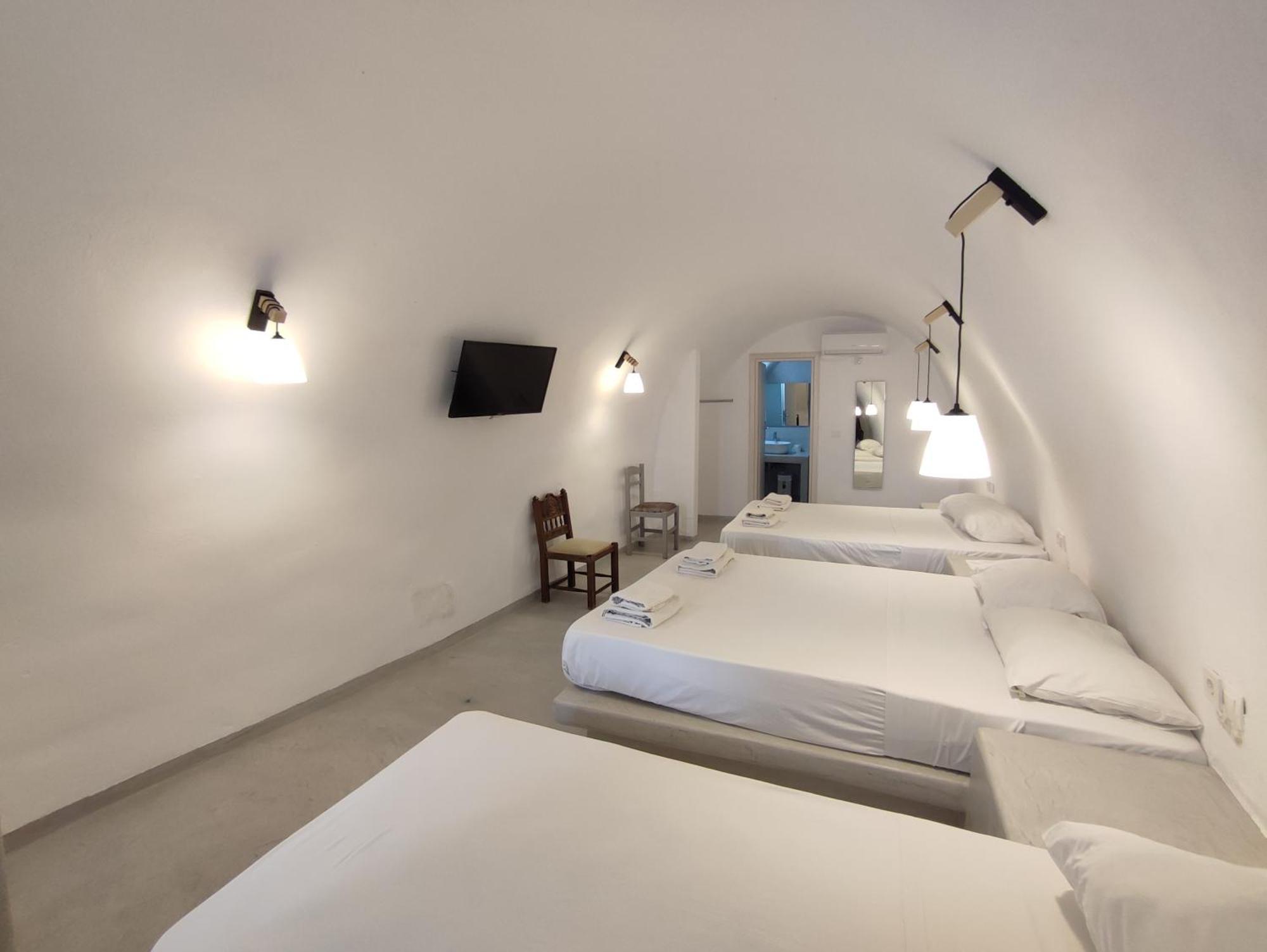 Central Santorini Serenity Rooms Fira  Exterior foto