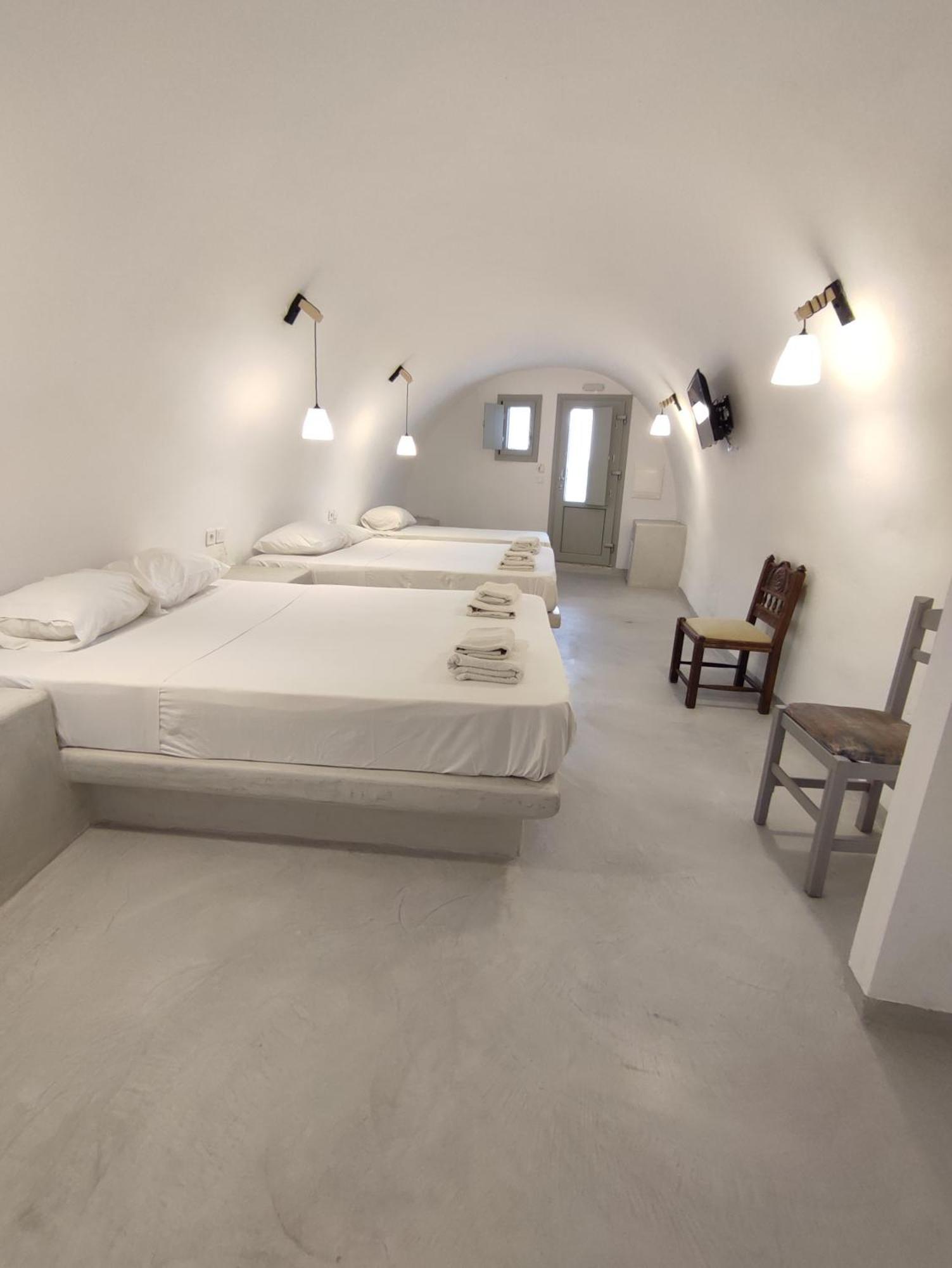 Central Santorini Serenity Rooms Fira  Exterior foto