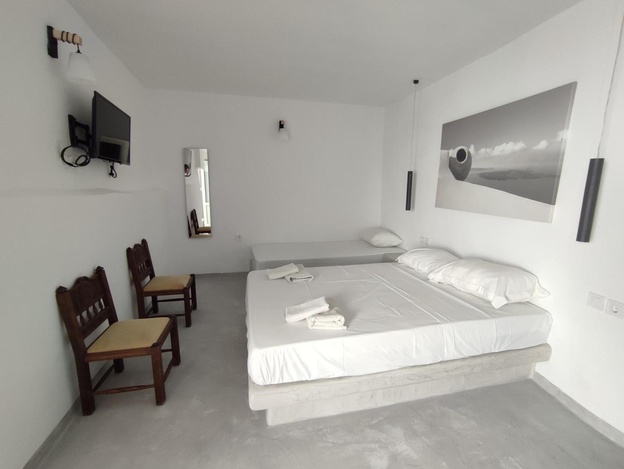 Central Santorini Serenity Rooms Fira  Exterior foto